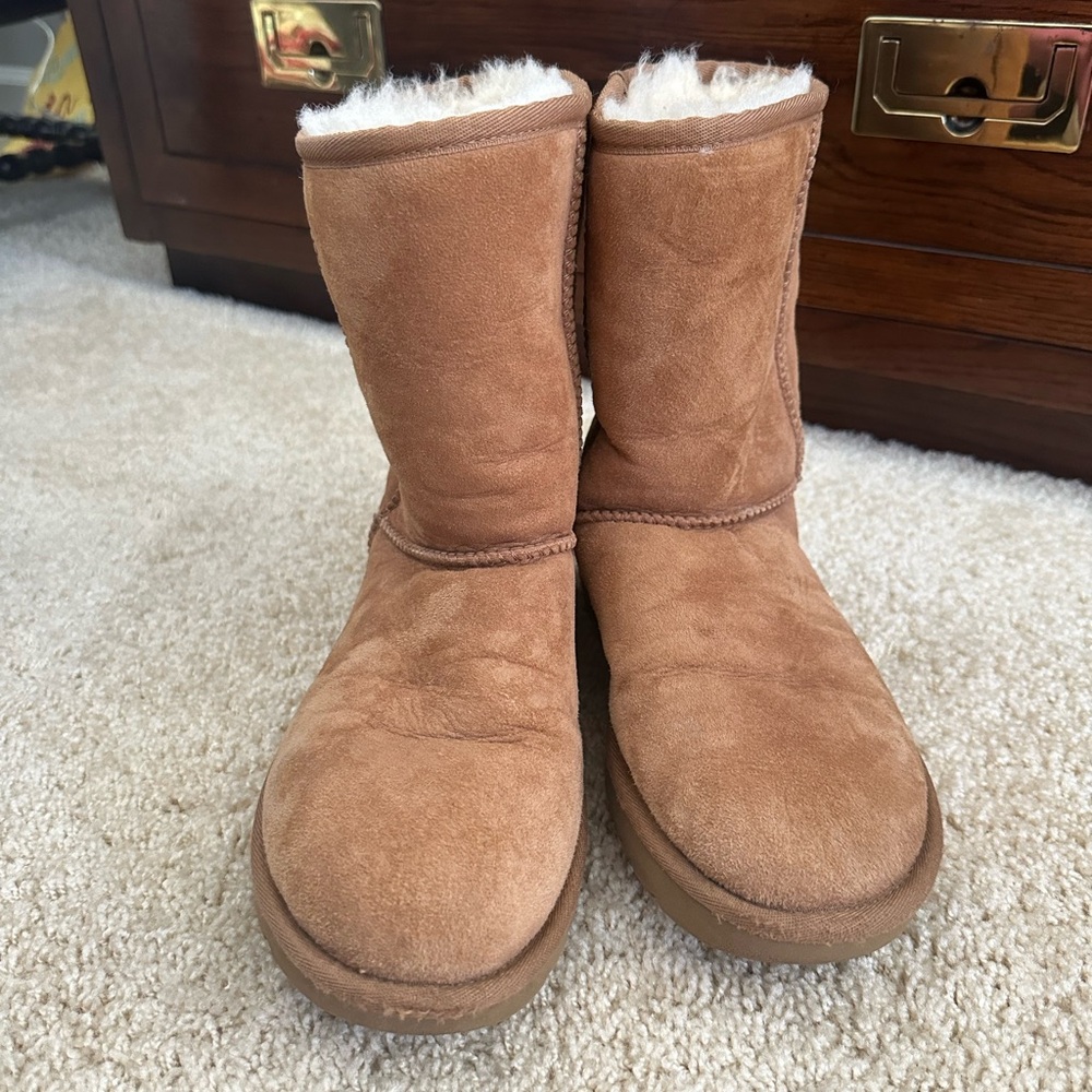 Size 7 Ugg boots